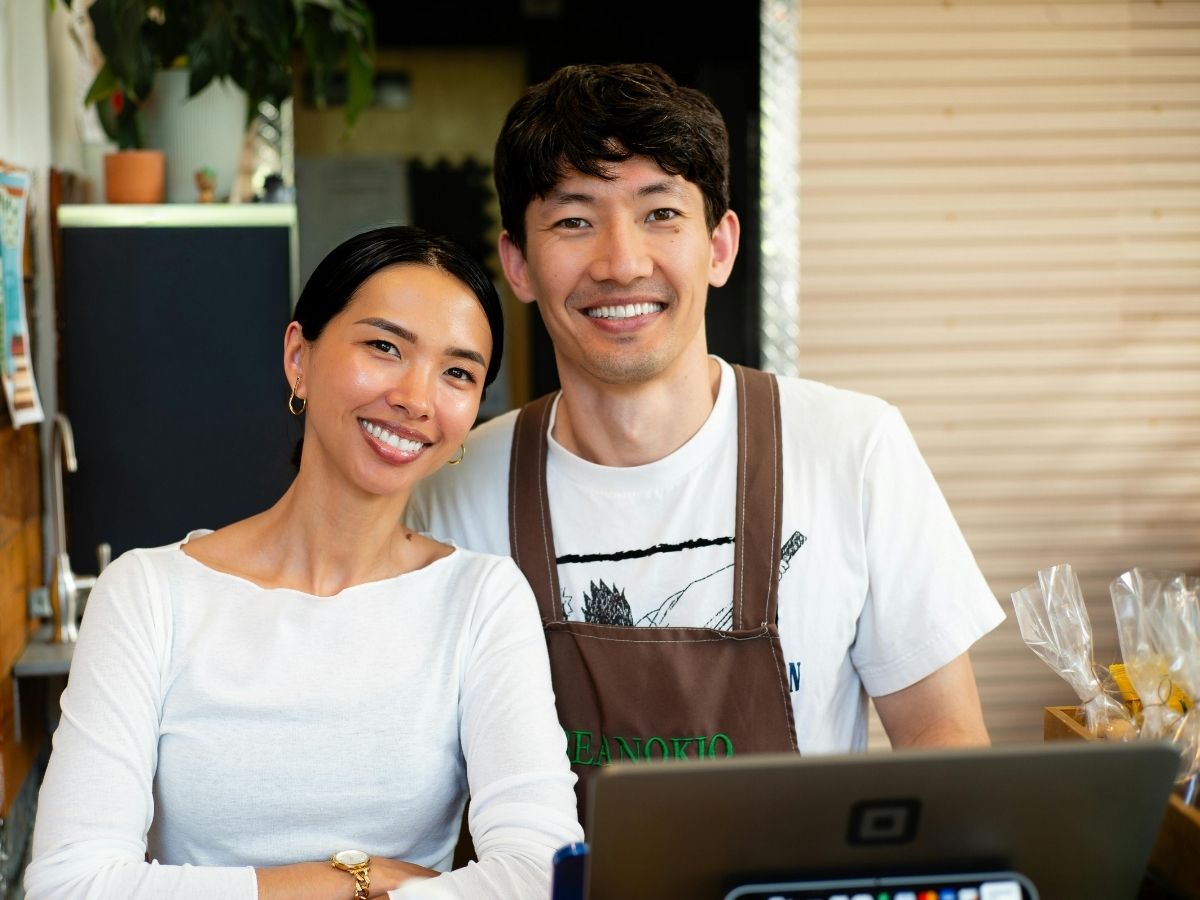 Australian business owners working with a commercial finance broker